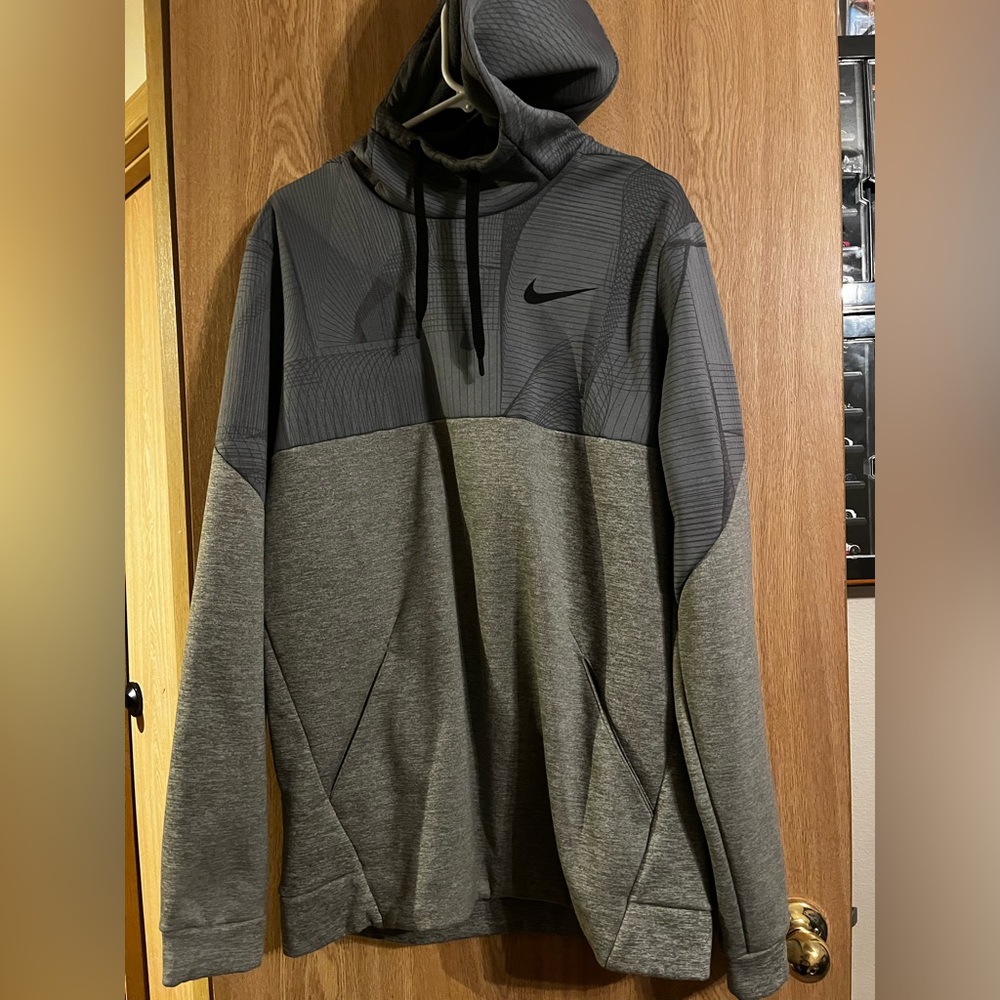 Men’s Nike Dri Fit Sweatshirt. Sz L